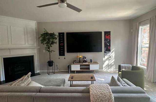 Spacious 4-bedroom townhome with AC and WiFi in charming Smyrna