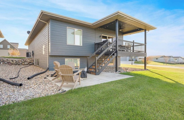 Spacious 4-bedroom House close to Outdoor Pool
