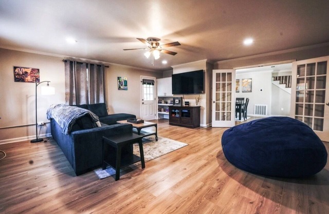 Spacious 4-bedroom 2.5 bathroom haven in Baton Rouge near LSU Campus/hospitals