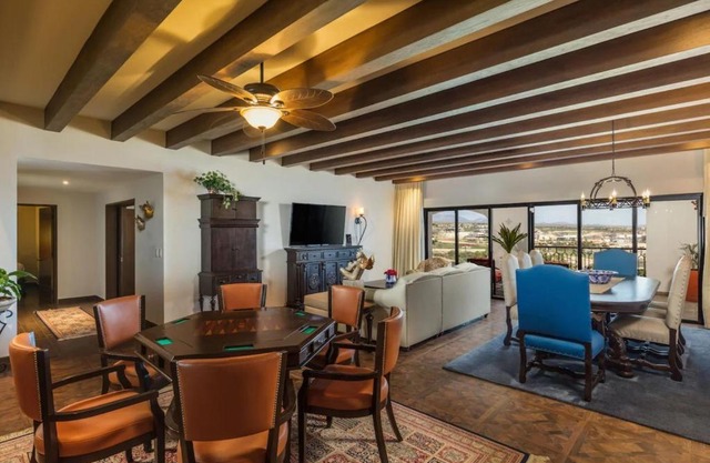 Spacious 4 BR Apt in Cabo