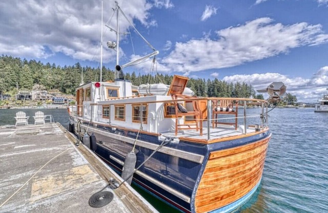 Spacious 46' Yacht: Luxury, kayaks, walk to townnn