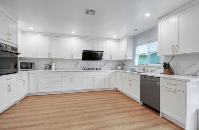 Spacious 4B3B new house in Pasadena