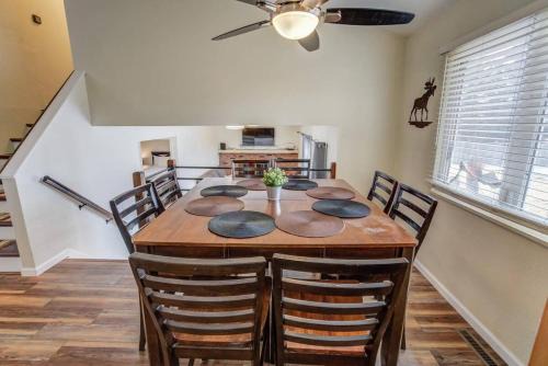 Spacious 4BD Dog-friendly Home near USAF Academy