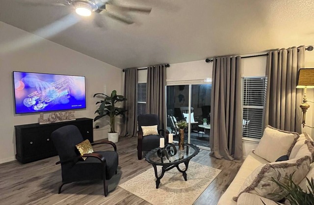 Spacious 4BR/2BA Home in Spring Hill – Family-Friendly, Near Beaches & Springs