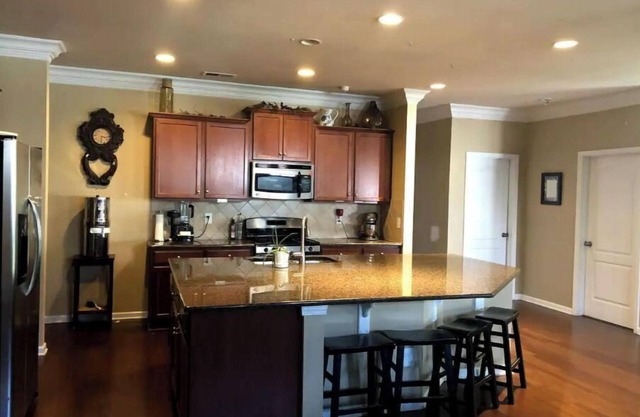 Spacious 4BR/2office kid-friendly, 3600 sqft home