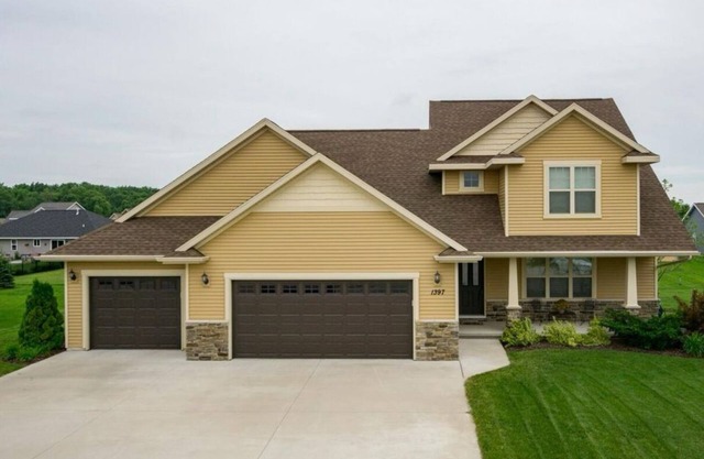 Spacious 4BR Home Near NFL Draft – 5.7 Miles from Lambeau!