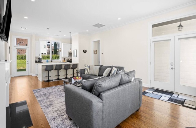 Spacious 4BR Townhome Downtown