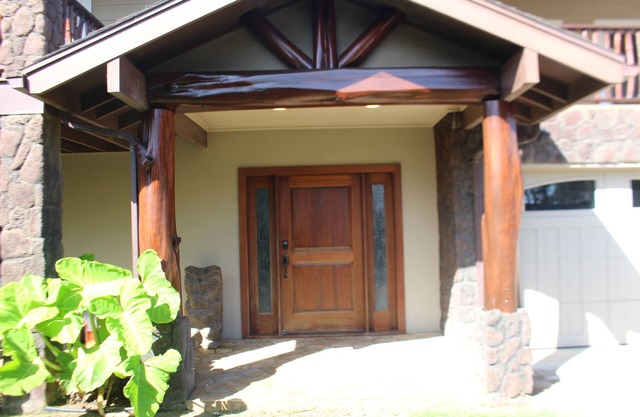 Spacious 5 bdrm Home steps from Hukilau Beach, AC, Ocean Views, 30-day