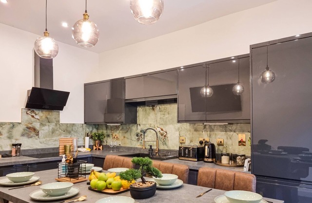 Spacious 5-Bed Home with Large Garden