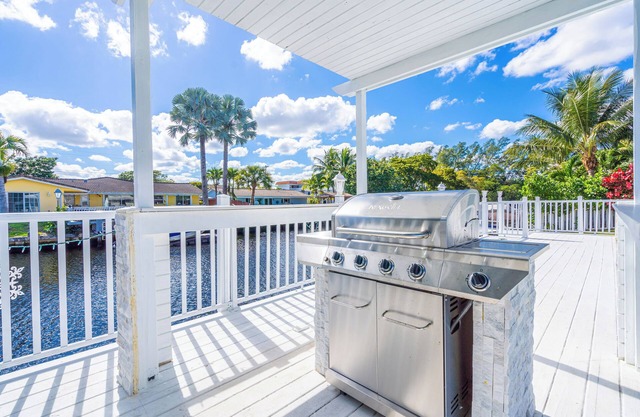 Spacious 5-bedroom house with AC and WiFi in tranquil Fort Lauderdale