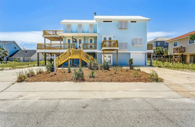 Spacious 5 Bedroom, 4 Bath Coastal Gulf View Home/Steps to the Beach!