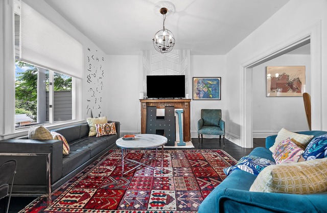 Spacious 5 Bedroom, Close to all & Pet Friendly! Easy Check in & No Pet Fee!