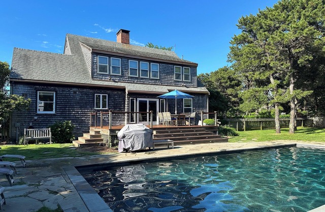 Spacious 5-bedroom house in Nantucket with private pool and pet-friendly