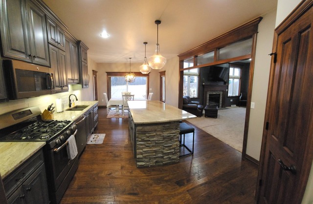 Spacious 5 bedroom house on quiet cul-de-sac in De Pere, WI.