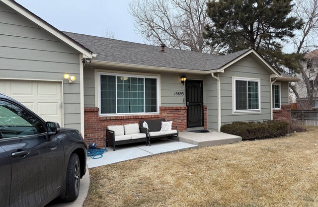 Spacious 5- bedroom house in peaceful Aurora with WiFi and AC