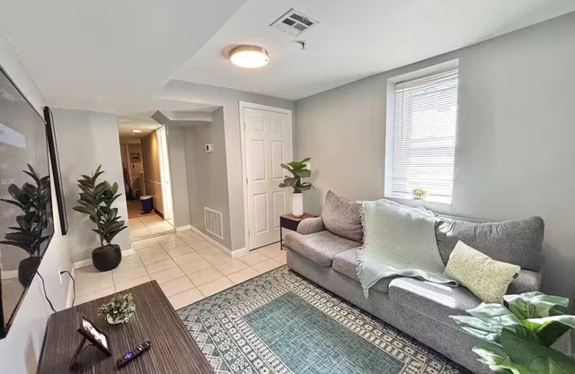 Spacious 5-bedroom apartment with AC, WiFi in superb North Bergen