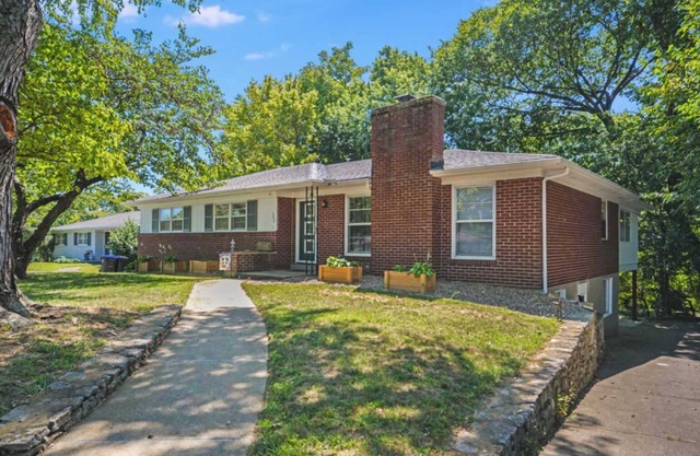 Spacious 5-BR Retreat Near Louisville Attractions