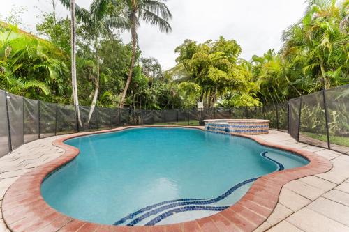 Spacious 5BR Home with Pool, Near Downtown & Beach