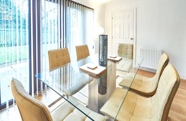 Spacious 6 bedroom - 5 bathroom home with superfast broadband and full Sky