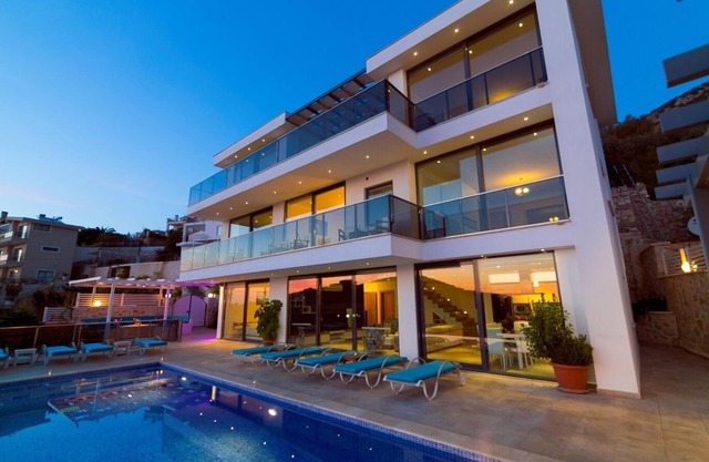 Spacious 6 bedroom villa - Incredible panoramic views