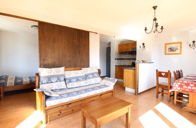 Spacious 6-person apartment with balcony, internet in Aussois