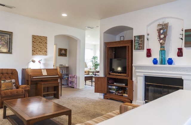 Spacious 6b/3b safe&quiet, +15 beds, jacuzzi, fireplace, exotic fruits