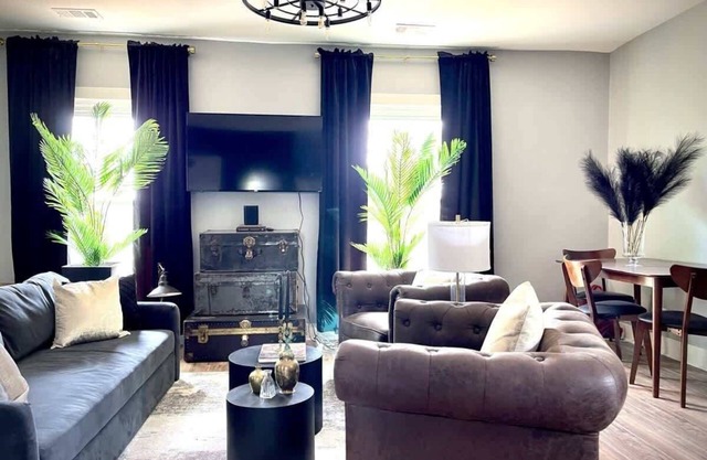 Spacious 7-Bedroom Home in Evanston