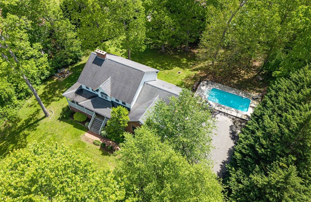 Spacious 7-Bedroom Retreat in Leicester, NC - Perfect for Family Getaways!