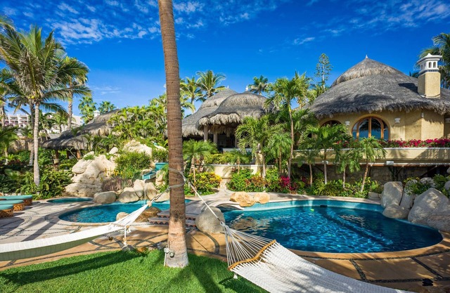 Spacious 7 BR Luxury Beachfront Villa Las Rocas w/Pool, Jacuzzi, BBQ + More!