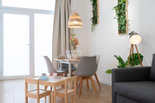 Spacious 75m Family Apt near AVE and Free Parking