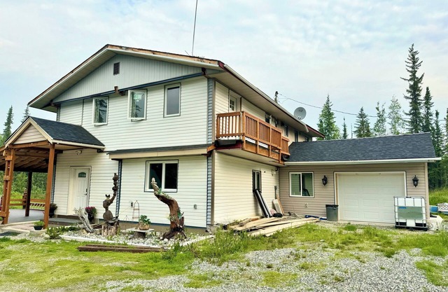 Spacious 8-bedroom building in welcoming Fairbanks with WiFi