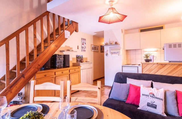 Spacious 8-Person Apartment in Saint Lary, Near Ski Lifts & Hot Springs, Pet-Friendly