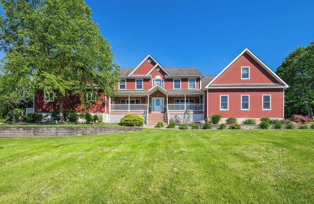 Spacious 9-bedroom house in tranquil Monroe with AC