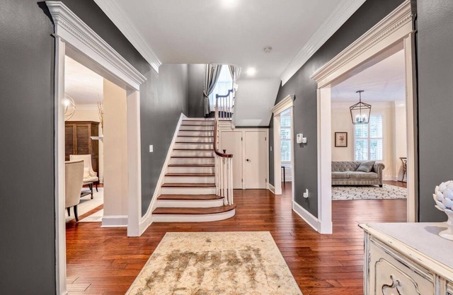 Spacious 9B Mansion 4 Levels -Private Yard & Parking