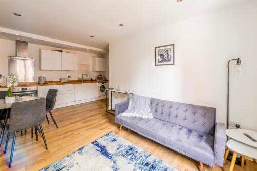 Spacious Abbey Yard by Prescott Apartments