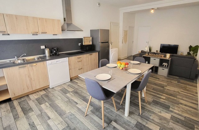 Spacious accommodation - Facing the train station and city center