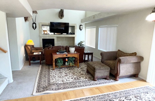 Spacious and beautiful 3 bdrm 2 1/2 baths Quiet neighborhood close to everything