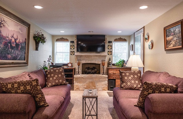 Spacious AND BODACIOUS studio centrally located