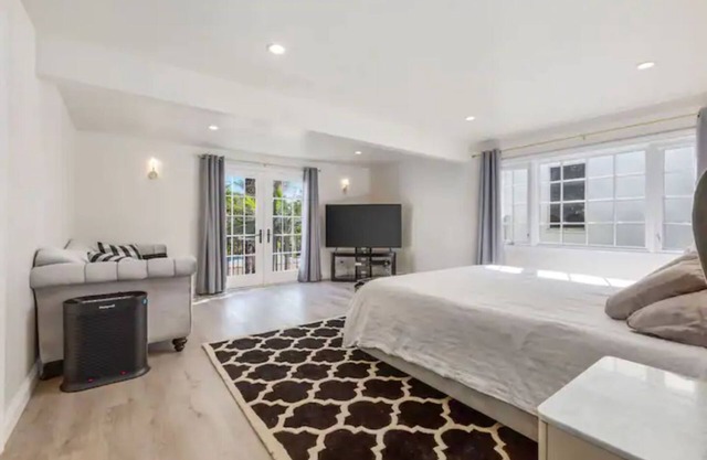 Spacious and Charming Miracle Mile Mansion