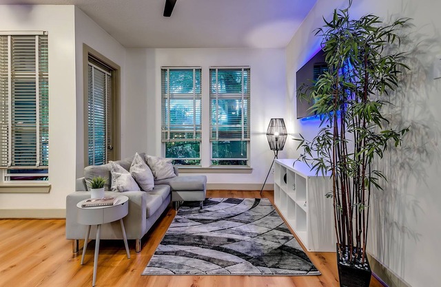 Spacious and Clean Living Minutes from Downtown