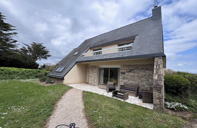 Spacious and comfortable house 2 minutes from the beach and coastal paths