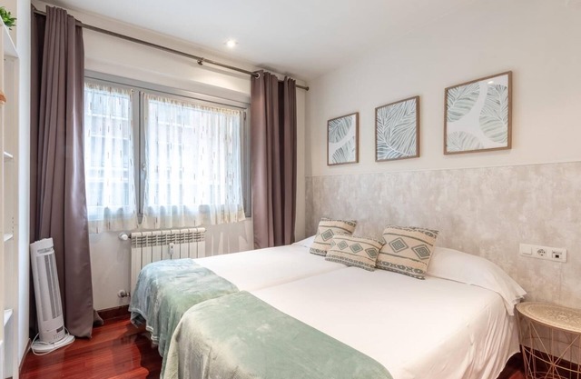 Spacious and cosy next to Zabalburu Square