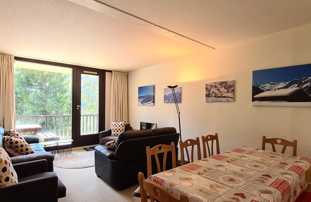 Spacious and Cozy Apartment · Ski-In/Ski-Out · Free Unlimited WIFI