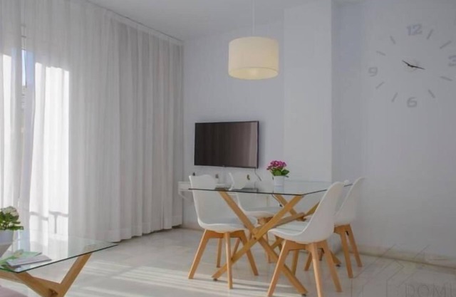 Spacious and modern Apartment with free parking in the heart of Granada 6