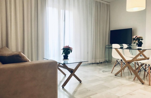 Spacious and modern Apartment with free parking in the heart of Granada 10
