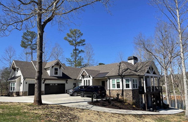~ Spacious and Private ~ Lake House Guest Suite with Hot Tub and King Beds