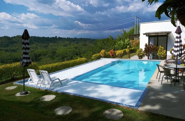 Spacious and Private Secluded Villa/Minutes to Parque Del Café/Salento