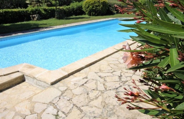 Spacious and quiet cottage in a stone mas in the countryside, near Grignan