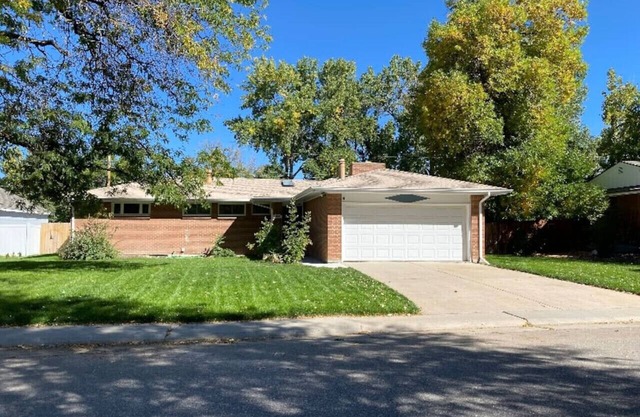 Spacious and Quiet Home in Centennial