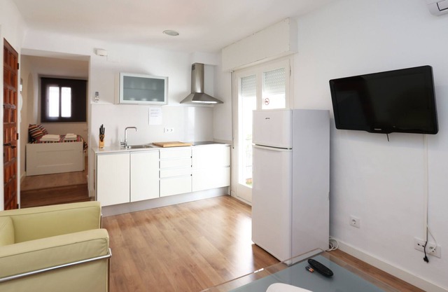 Spacious Apartment for 2 with Balcony